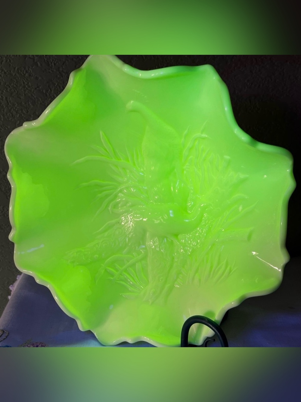 Northwood Peacock & Urn Custard Uranium Glass Bowl 10” UV Reactive Antique EAPG